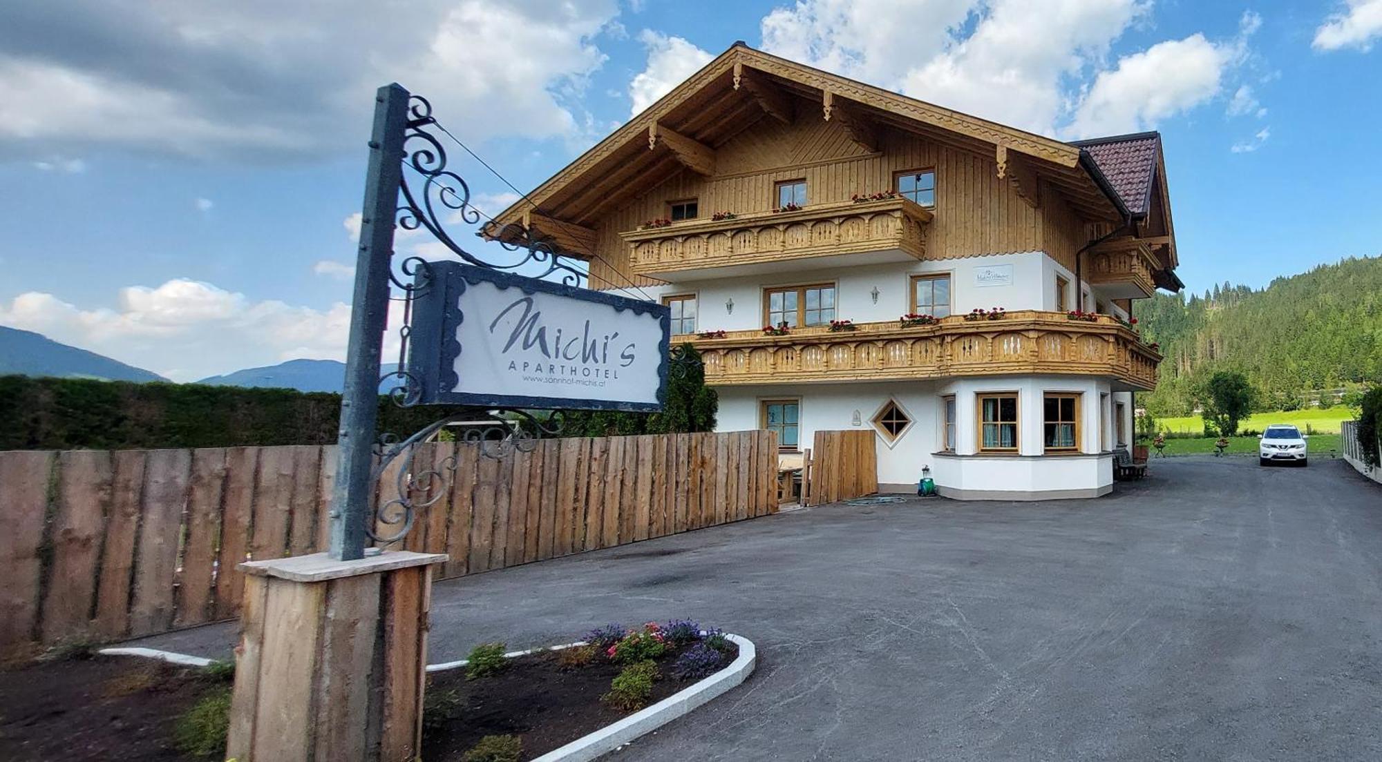 Michis Aparthotel Flachau Exteriör bild
